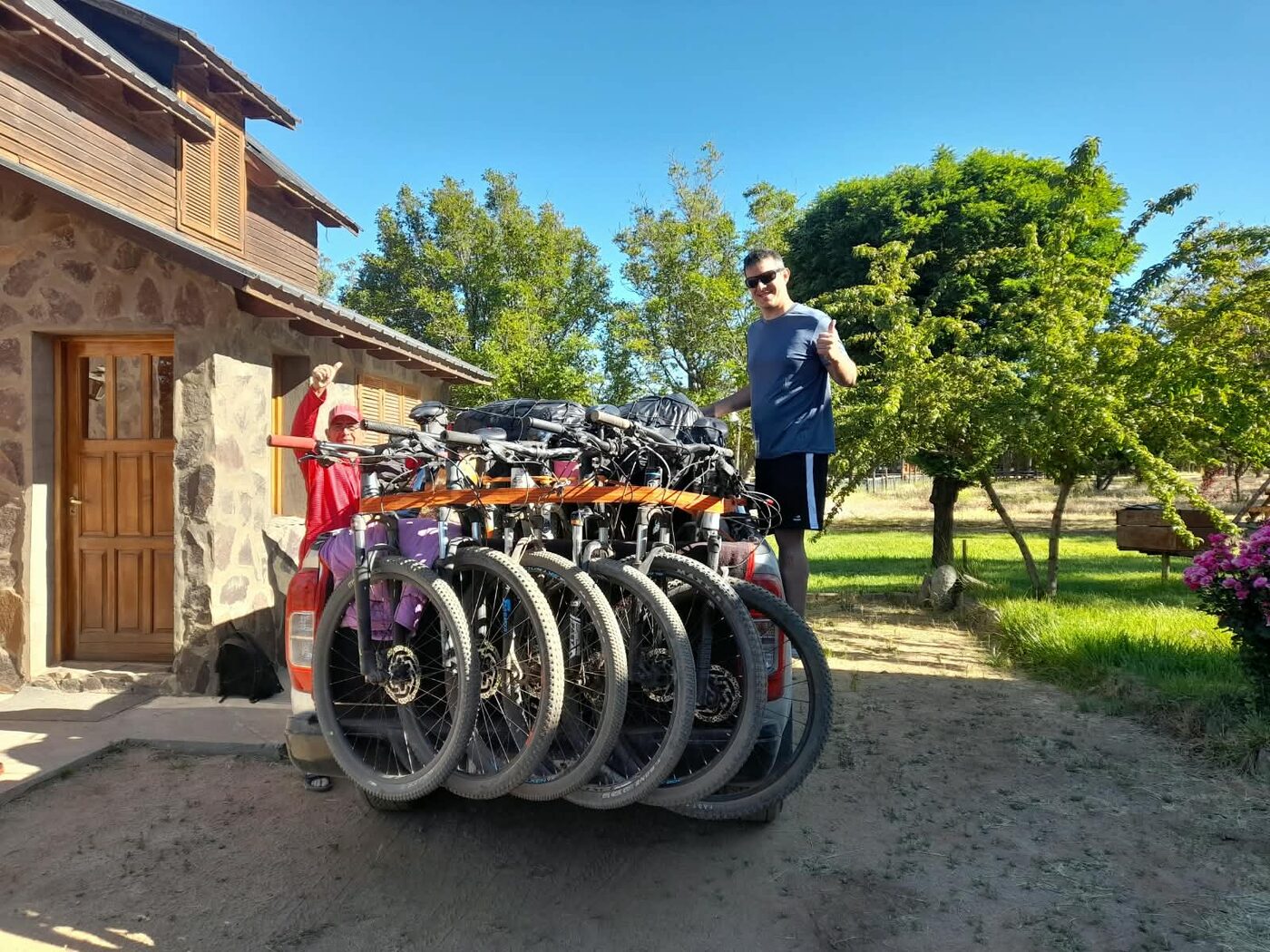 Bicicletas cargadas para la próxima etapa