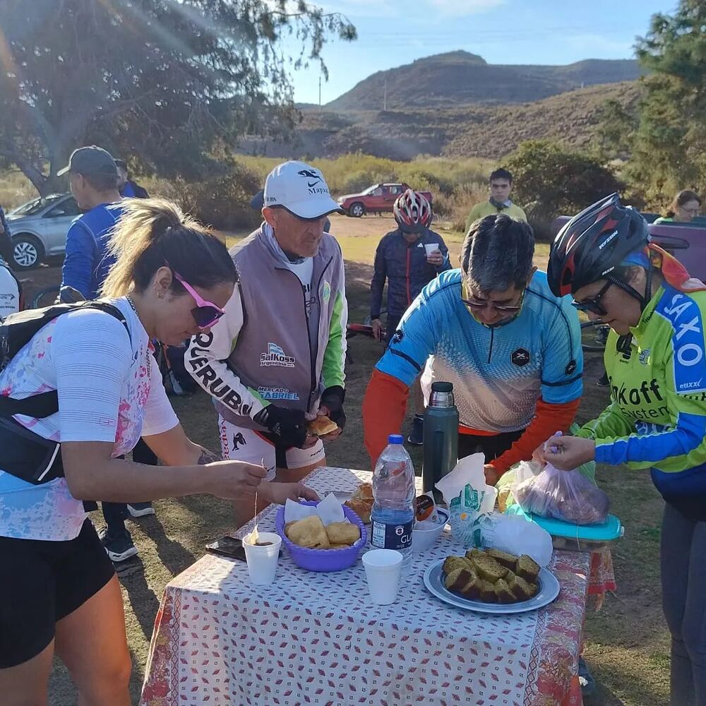 Parada para la merienda en salida grupal