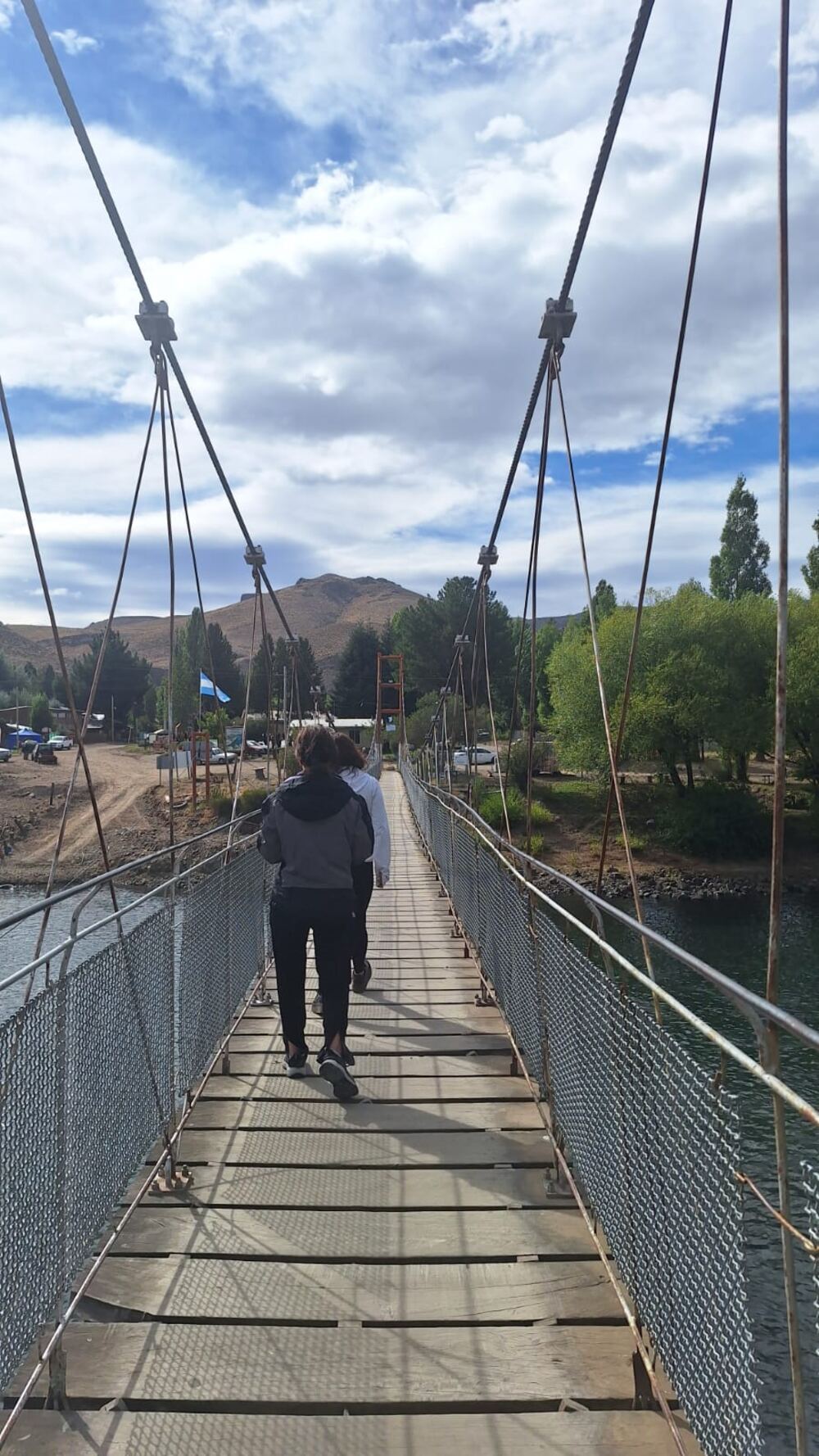 Cruzando un puente colgante