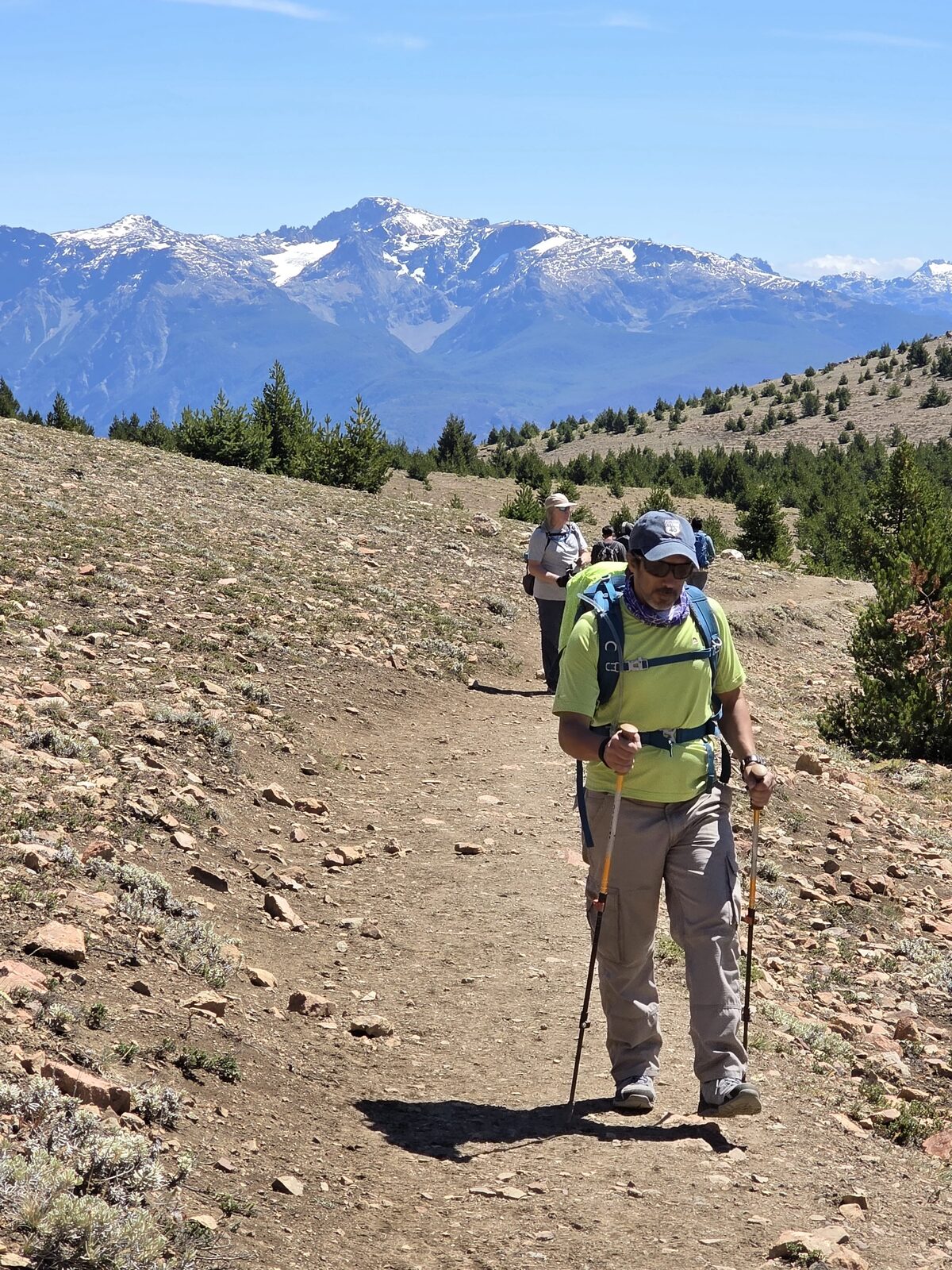 Guía de Cicloturis Travel en una travesía de trekking